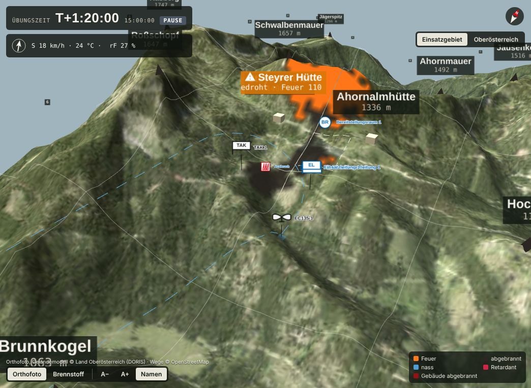Nahansicht: Brandfront bei der Steyrer Hütte mit Einsatzleitung, TAK und Hubschrauber